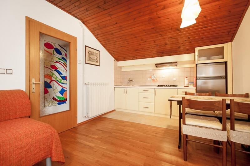 House Apartment *