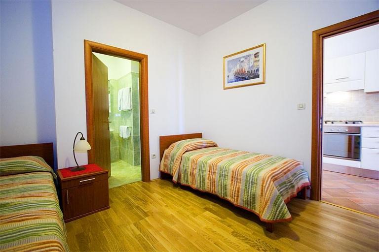 House Apartment *