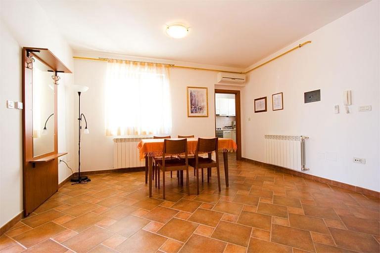 House Apartment *
